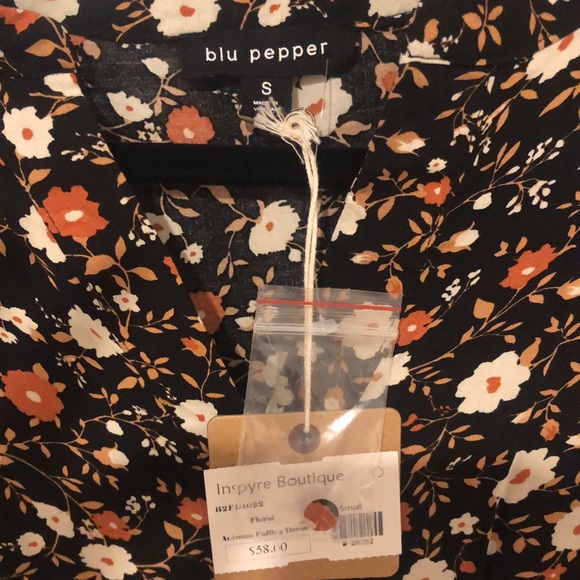 NWT Autumn Floral Dress Size Small - Picture 2 of 5